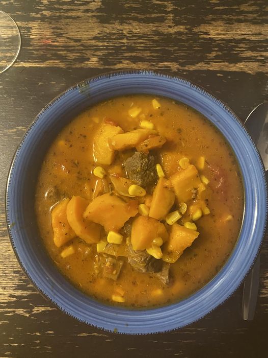 Carbonada criolla, ragoût argentin de bœuf, potimarron, patates douces et maïs