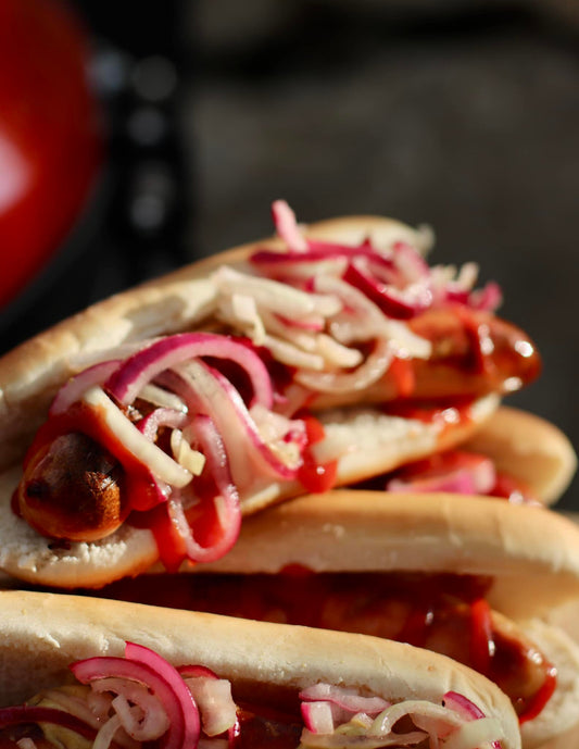 Hot Dog aux oignons marinés par Ben Smoker des Alpes