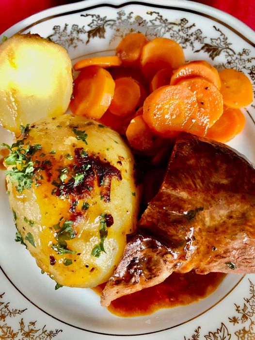 Magret sauce Miel , pommes de terres et Carottes Vichy