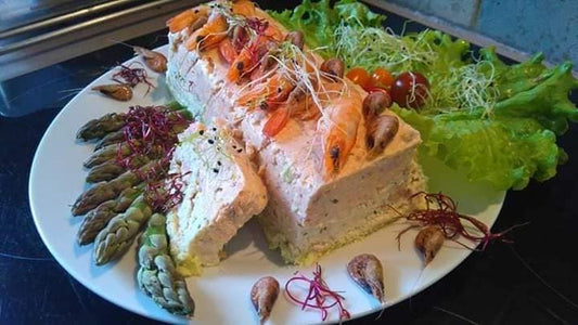 Pain de poissons aux crevettes grises et roses sur flan d'asperges par Sophie Malandain